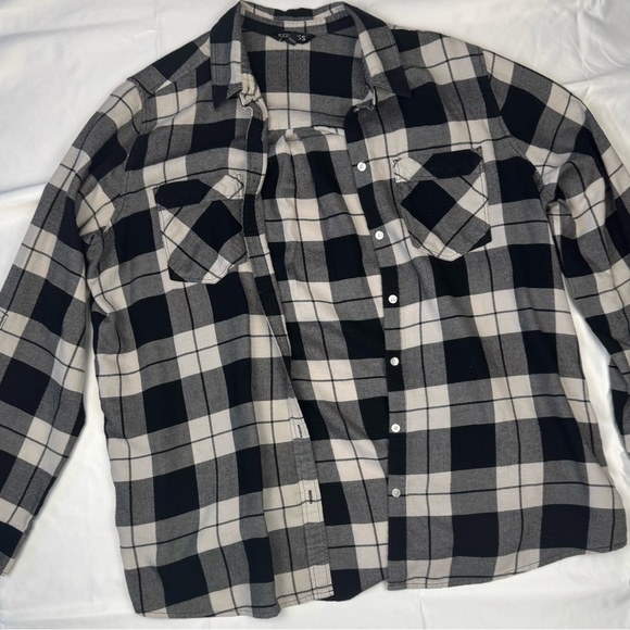 Express - White, Grey, and Black Plaid Long Sleeve Button Up Shirt - Picture 8 of 8